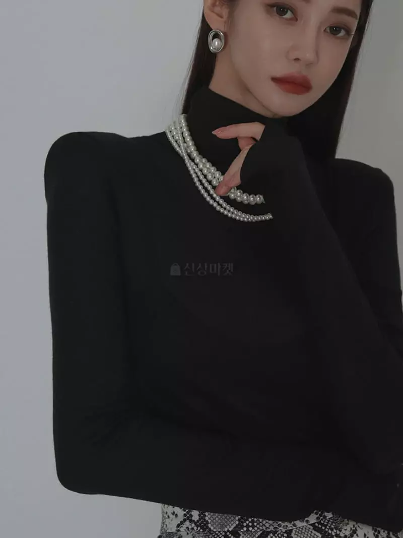 Auver_Fit - Korean Women Fashion - #womensfashion - Pad Turtleneck Slim Tee - 3