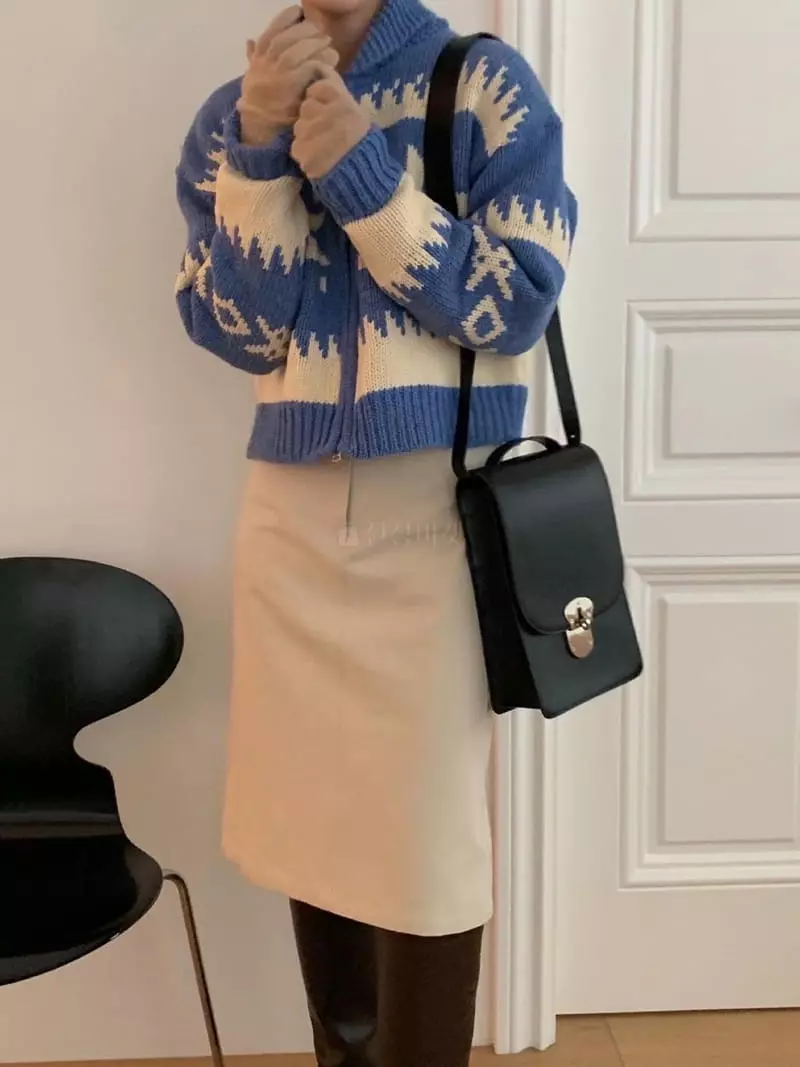 Avecnous - Korean Women Fashion - #shopsmall - Jacquard Zip-up Knit Tee - 6