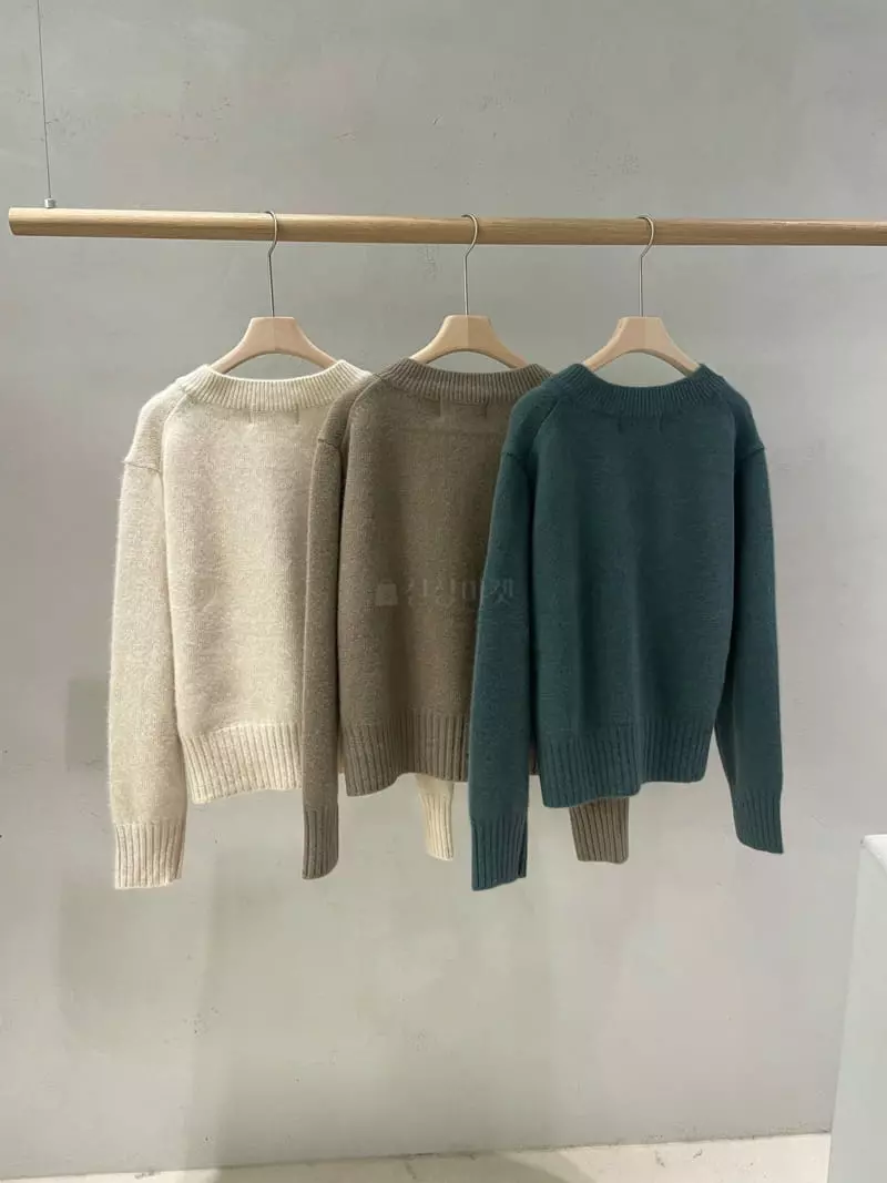 Baie Oud - Korean Women Fashion - #momslook - Racoon V Knit Tee
