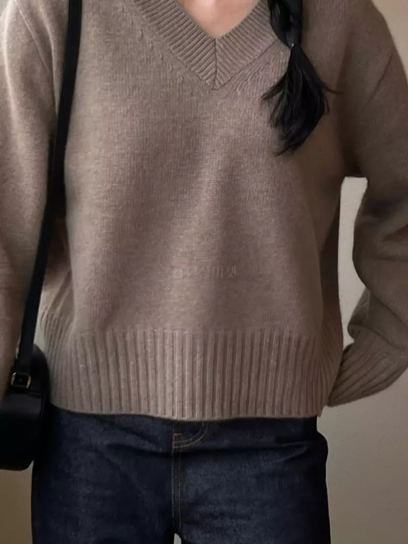 Baie Oud - Korean Women Fashion - #momslook - Racoon V Knit Tee - 7