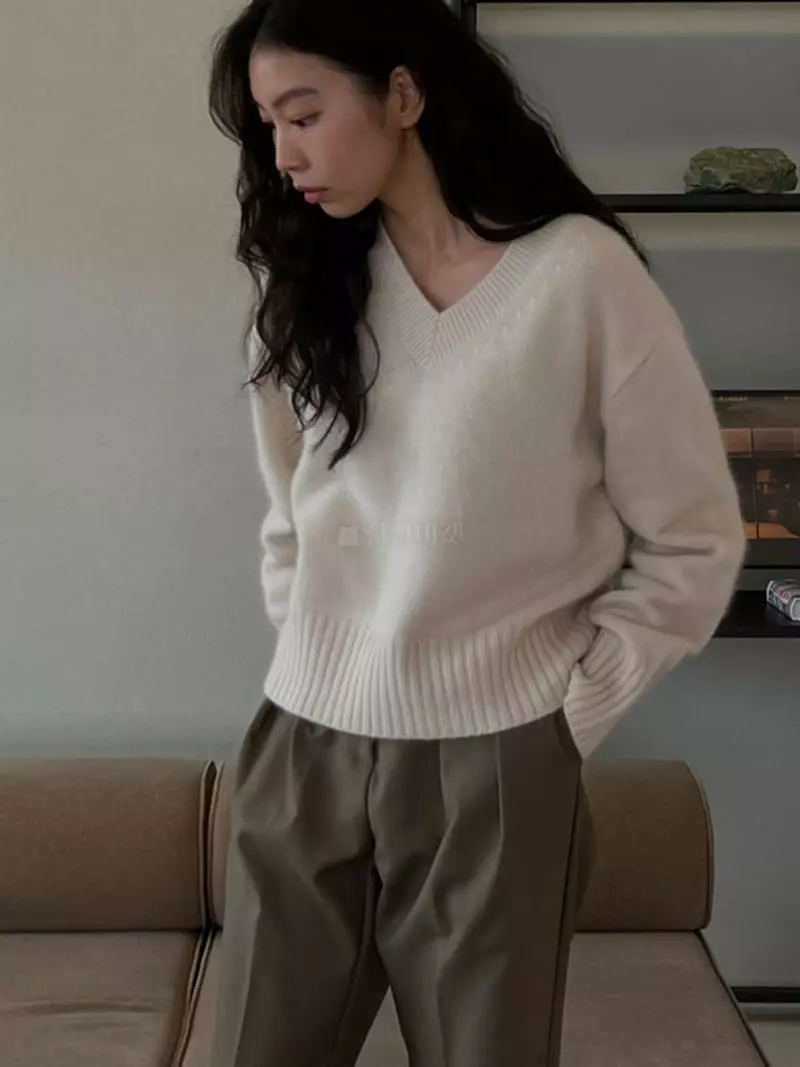 Baie Oud - Korean Women Fashion - #momslook - Racoon V Knit Tee - 9