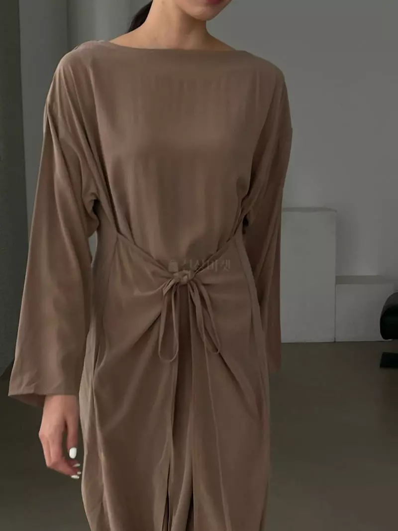 Baie Oud - Korean Women Fashion - #vintagekidsstyle - Front Strap One-piece - 3