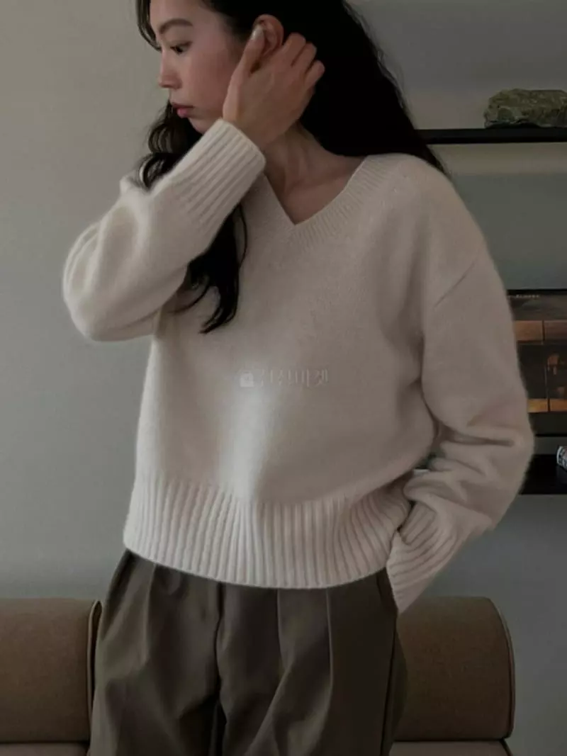 Baie Oud - Korean Women Fashion - #womensfashion - Racoon V Knit Tee - 10