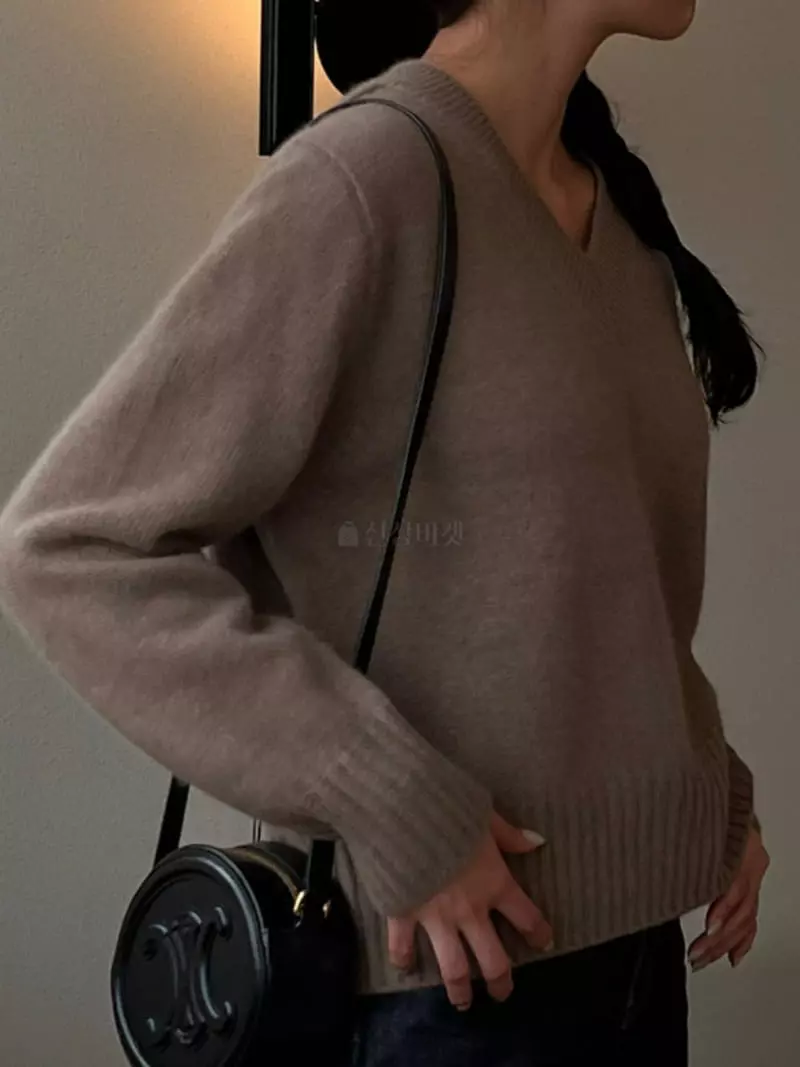 Baie Oud - Korean Women Fashion - #womensfashion - Racoon V Knit Tee - 8