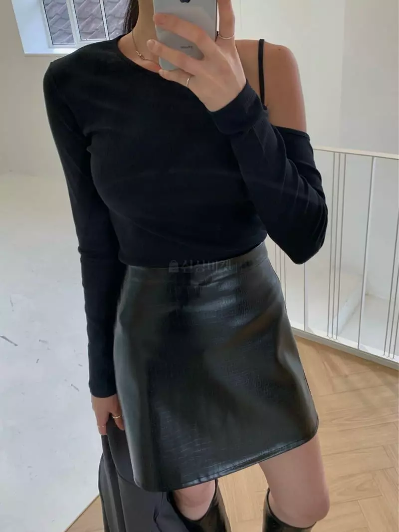 Betone - Korean Women Fashion - #momslook - Unbal Shoulder Tee - 11