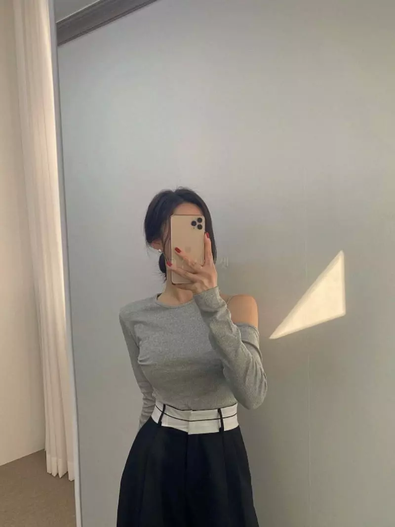 Betone - Korean Women Fashion - #momslook - Unbal Shoulder Tee - 3