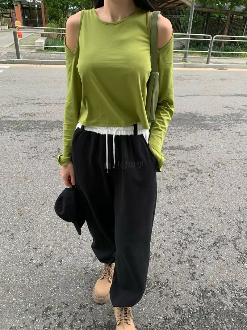 Betone - Korean Women Fashion - #thelittlethings - Slit Tee - 2