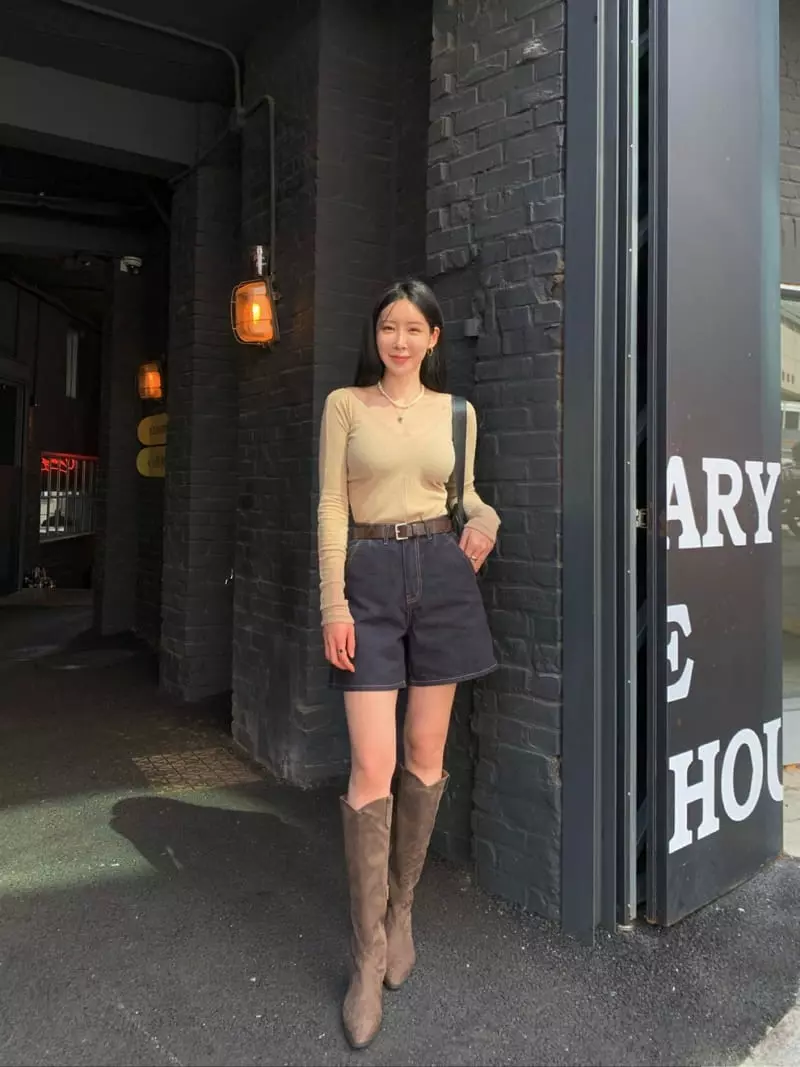 Betone - Korean Women Fashion - #vintageinspired - V Slit Tee - 3