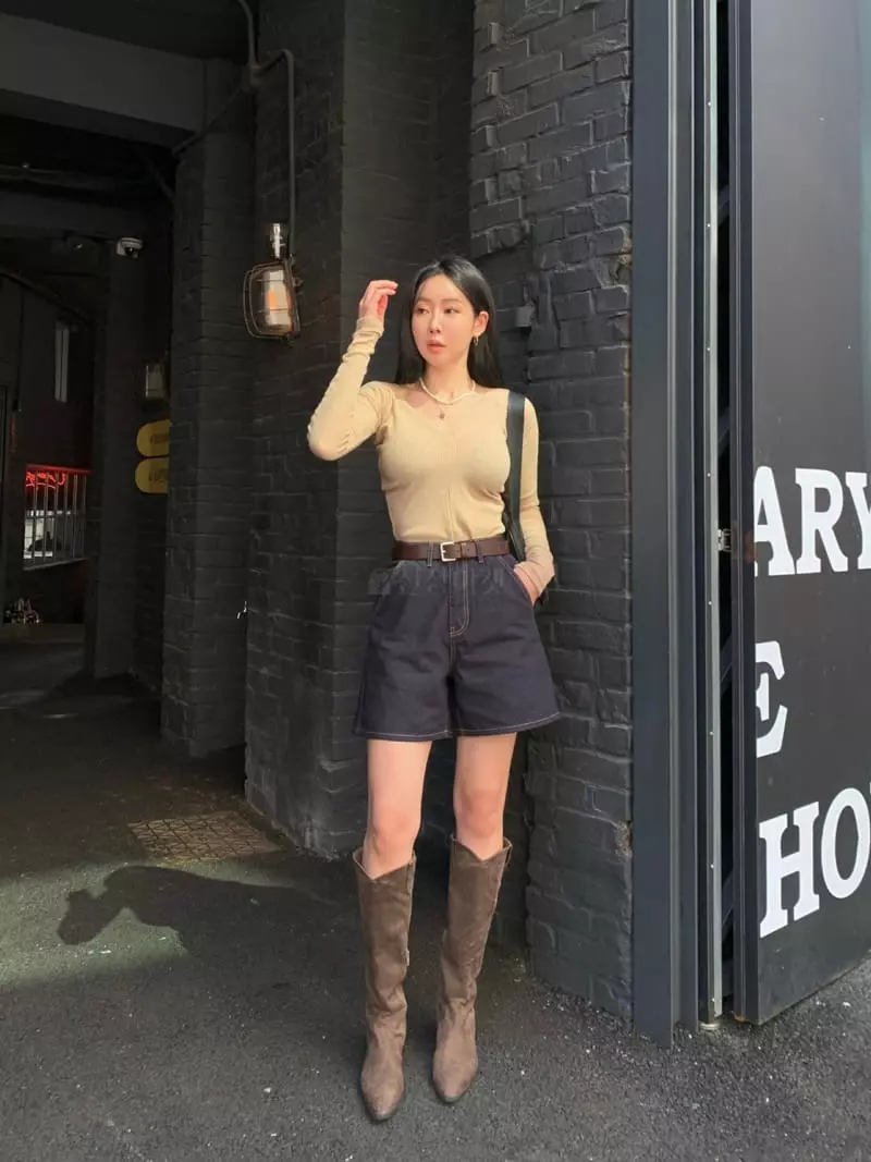 Betone - Korean Women Fashion - #vintageinspired - V Slit Tee - 4