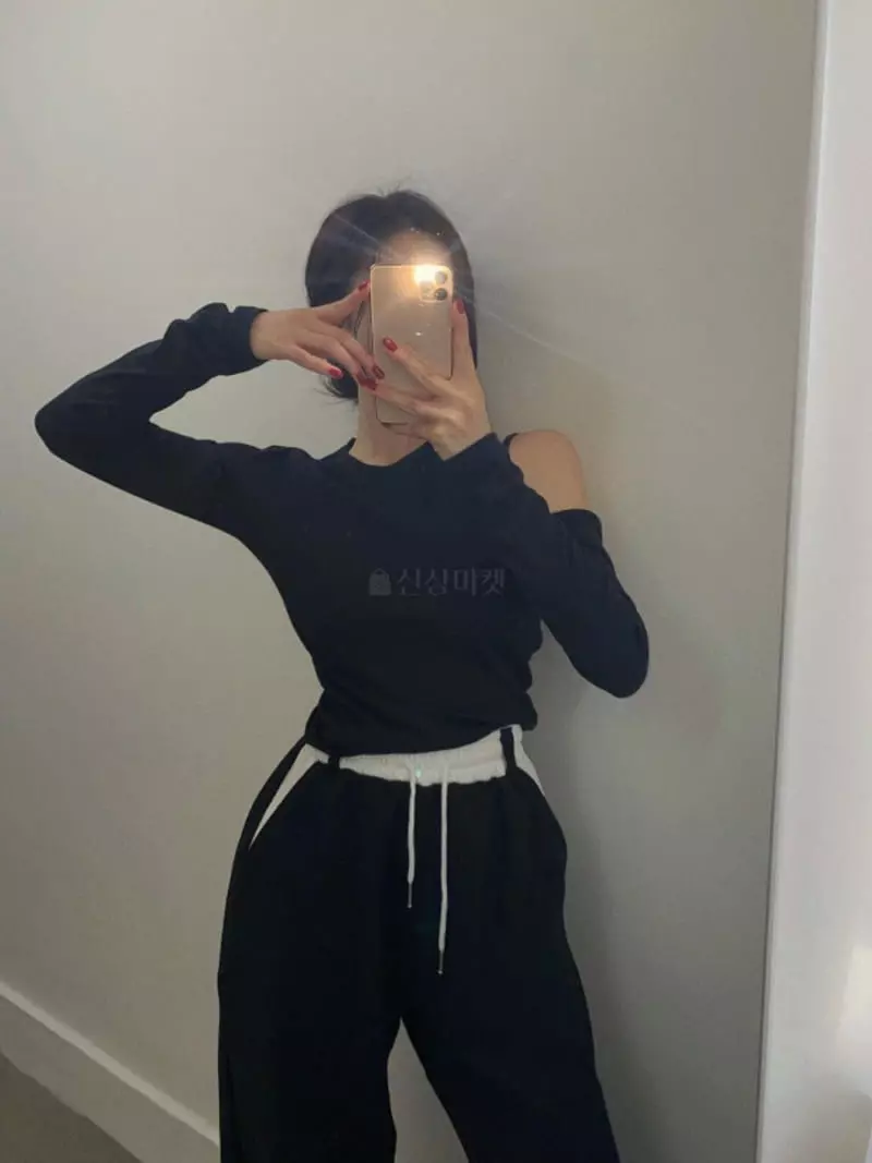 Betone - Korean Women Fashion - #momslook - Unbal Shoulder Tee - 4