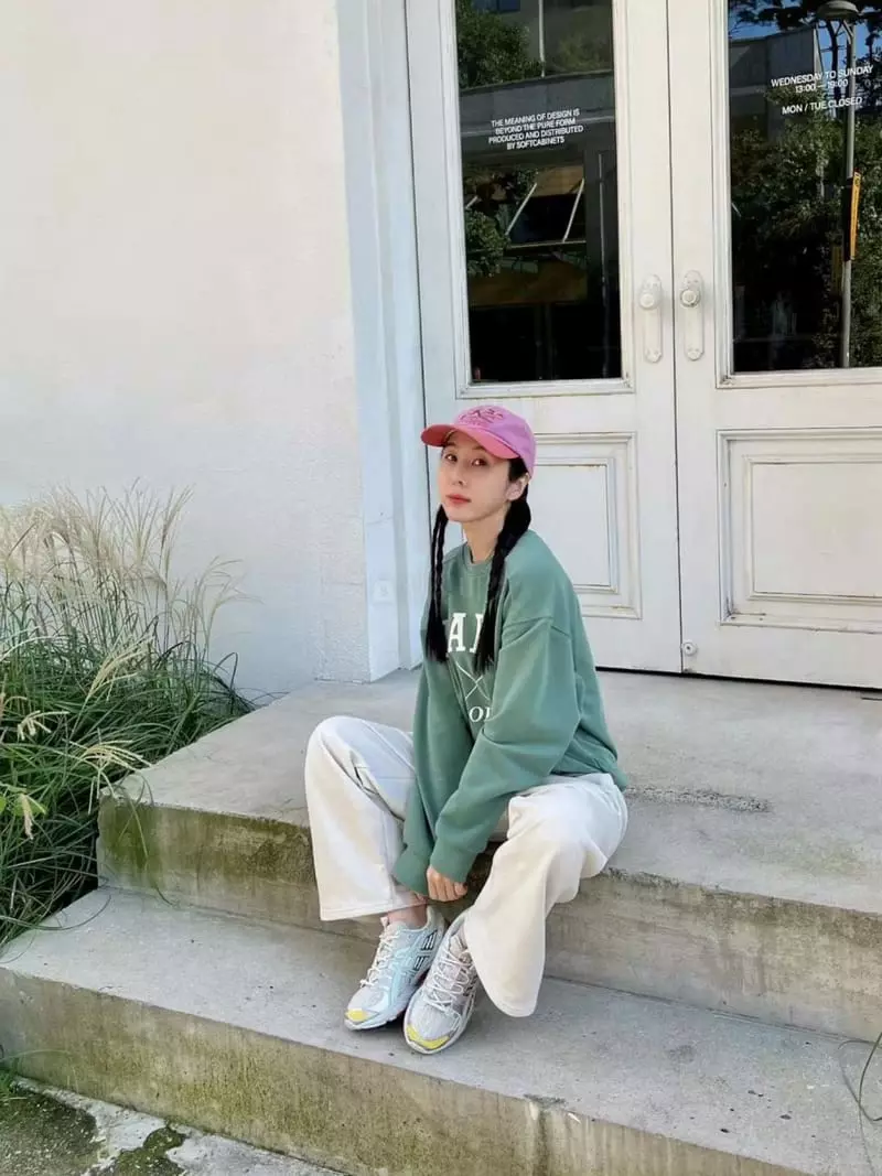 Binus - Korean Women Fashion - #momslook - Paris Sweatshirt - 9
