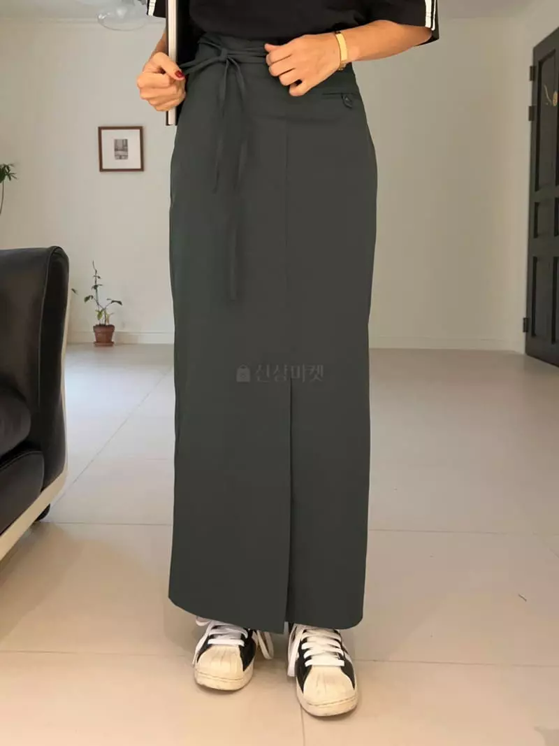 Bricklane - Korean Women Fashion - #momslook - Lip Long Skirt - 3