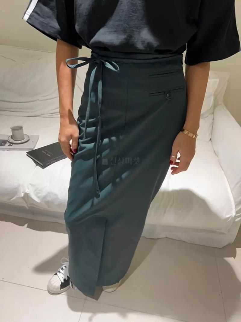 Bricklane - Korean Women Fashion - #momslook - Lip Long Skirt - 5