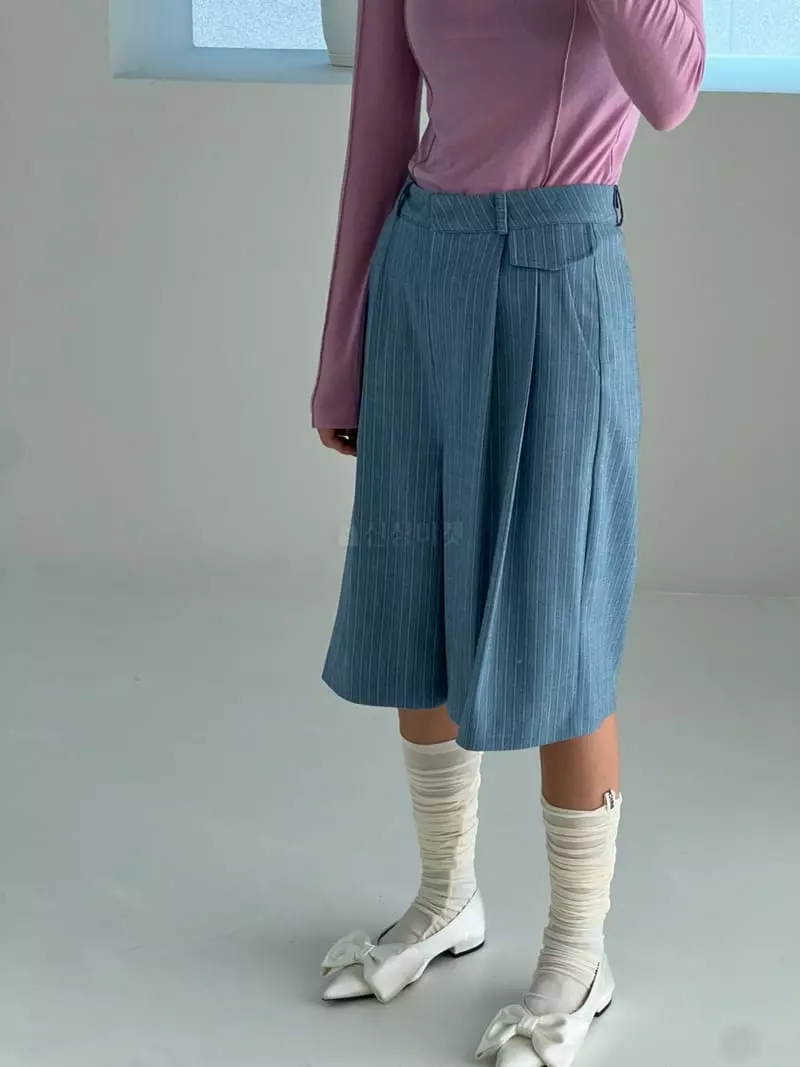 Bricklane - Korean Women Fashion - #romanticstyle - Shell Biji Shorts - 2