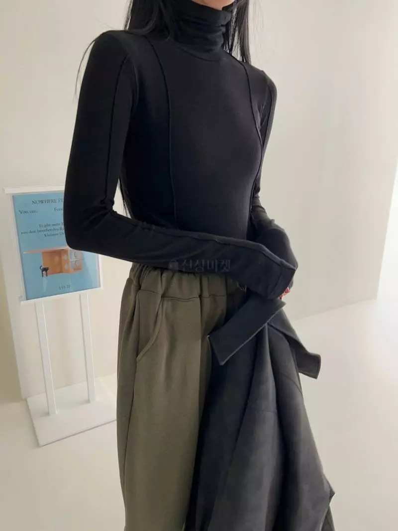 Bricklane - Korean Women Fashion - #vintageinspired - Point Turtleneck Tee