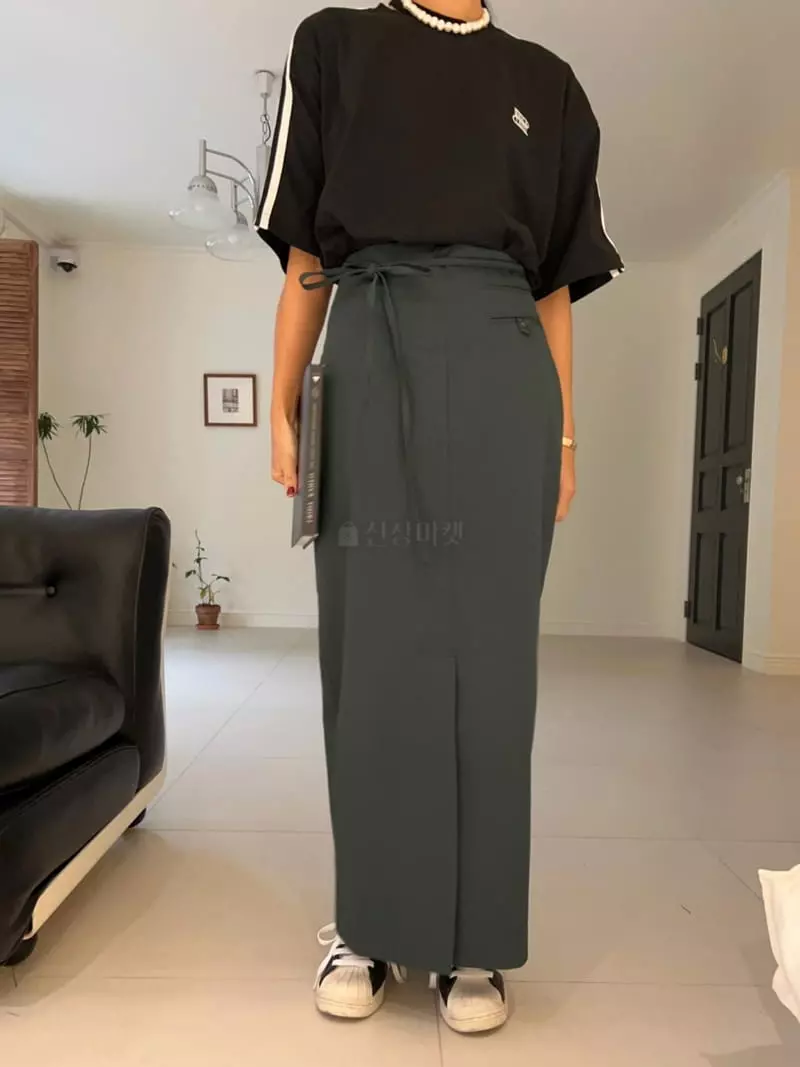 Bricklane - Korean Women Fashion - #womensfashion - Lip Long Skirt - 2