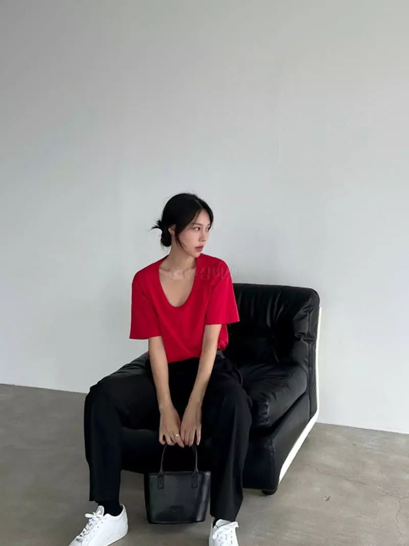 Browns - Korean Women Fashion - #momslook - Lemeru U Neck Tee - 4