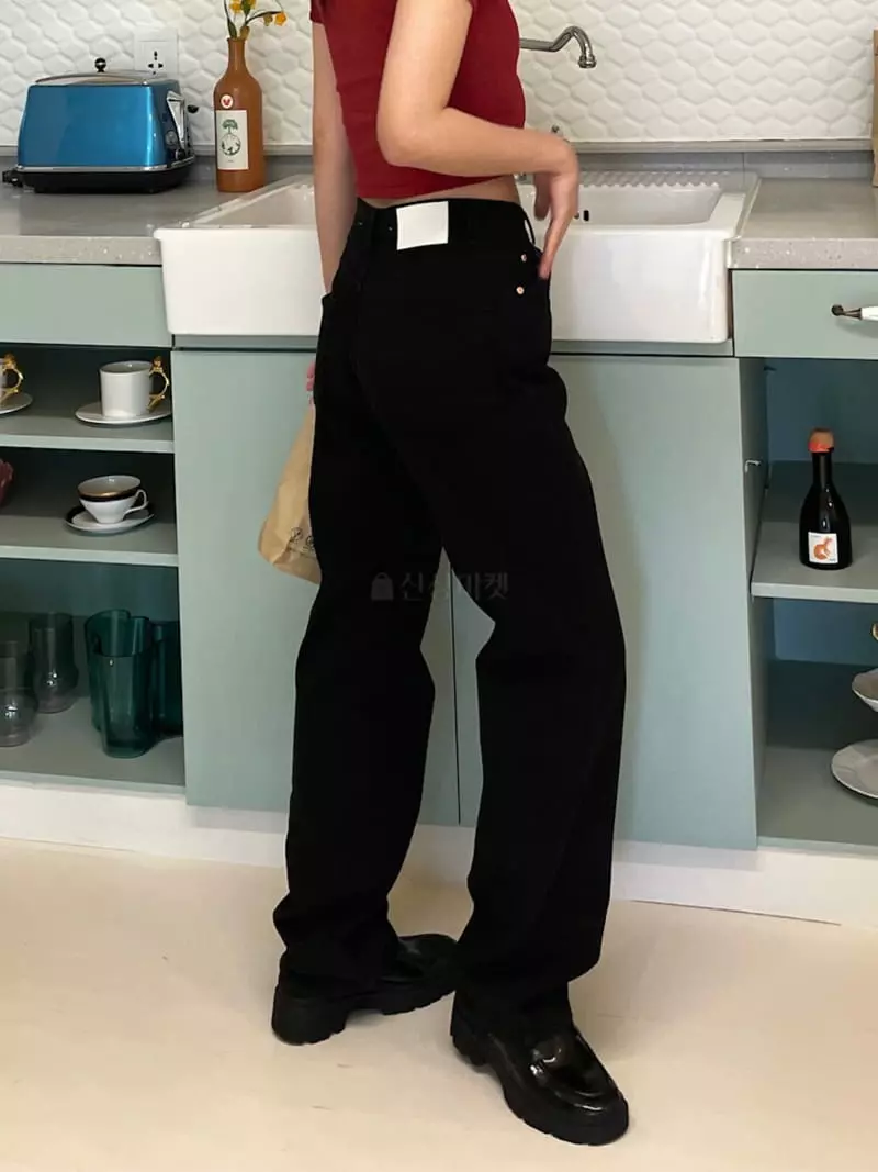 Charlotte - Korean Women Fashion - #momslook - 931 Button Black Jeans - 2