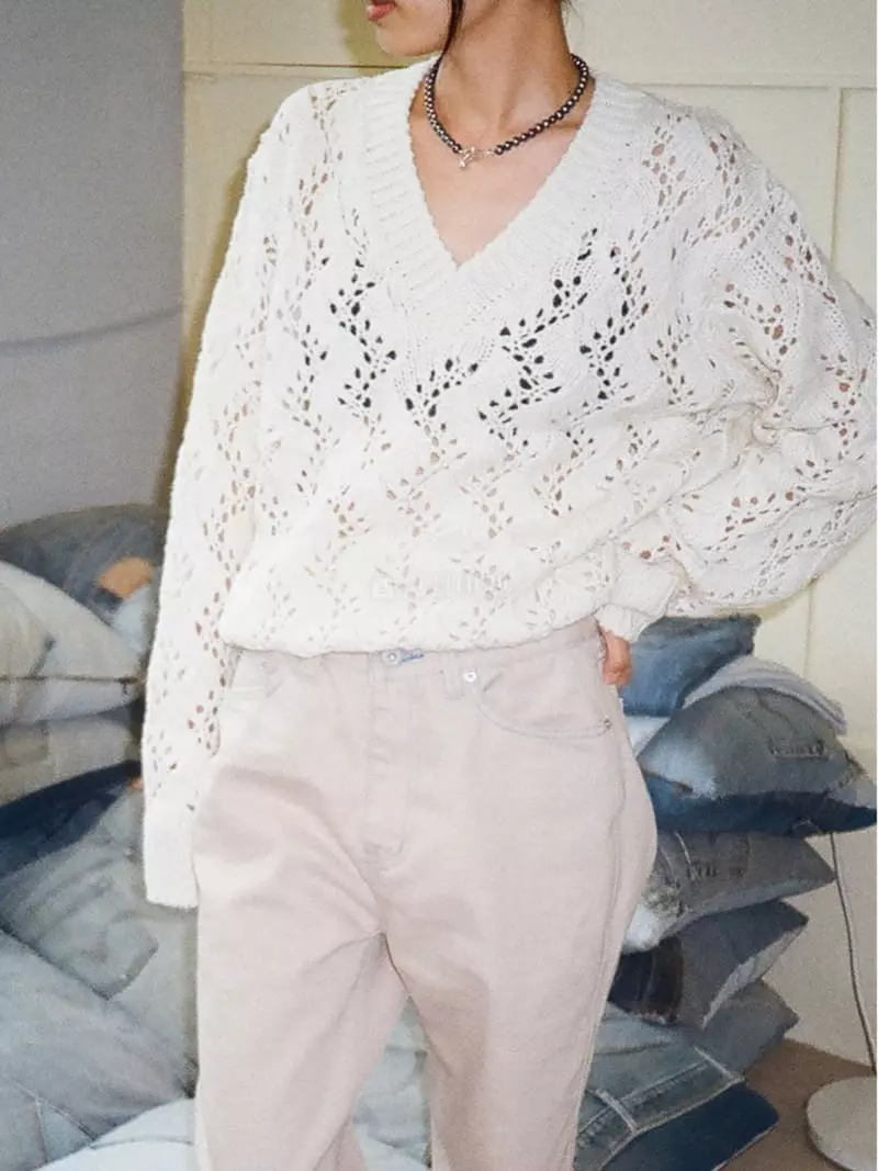 Charlotte - Korean Women Fashion - #vintageinspired - Arc V Knit Tee - 3