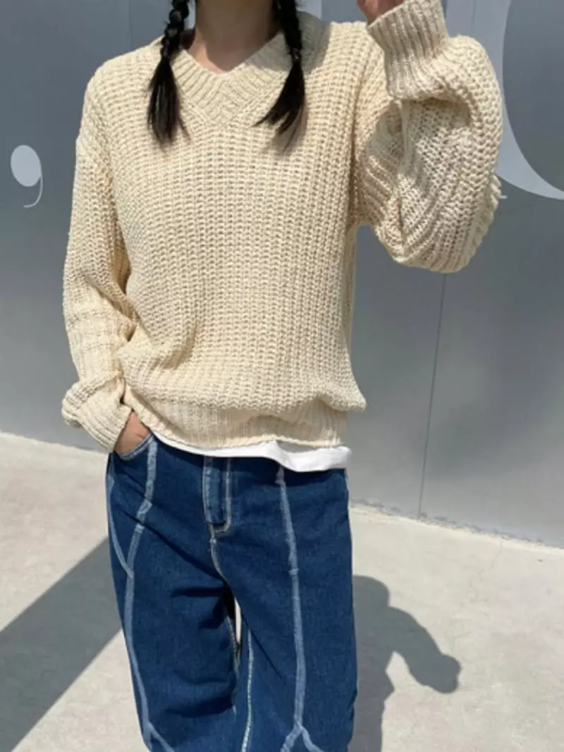 Charlotte - Korean Women Fashion - #womensfashion - V Neck Knit Tee