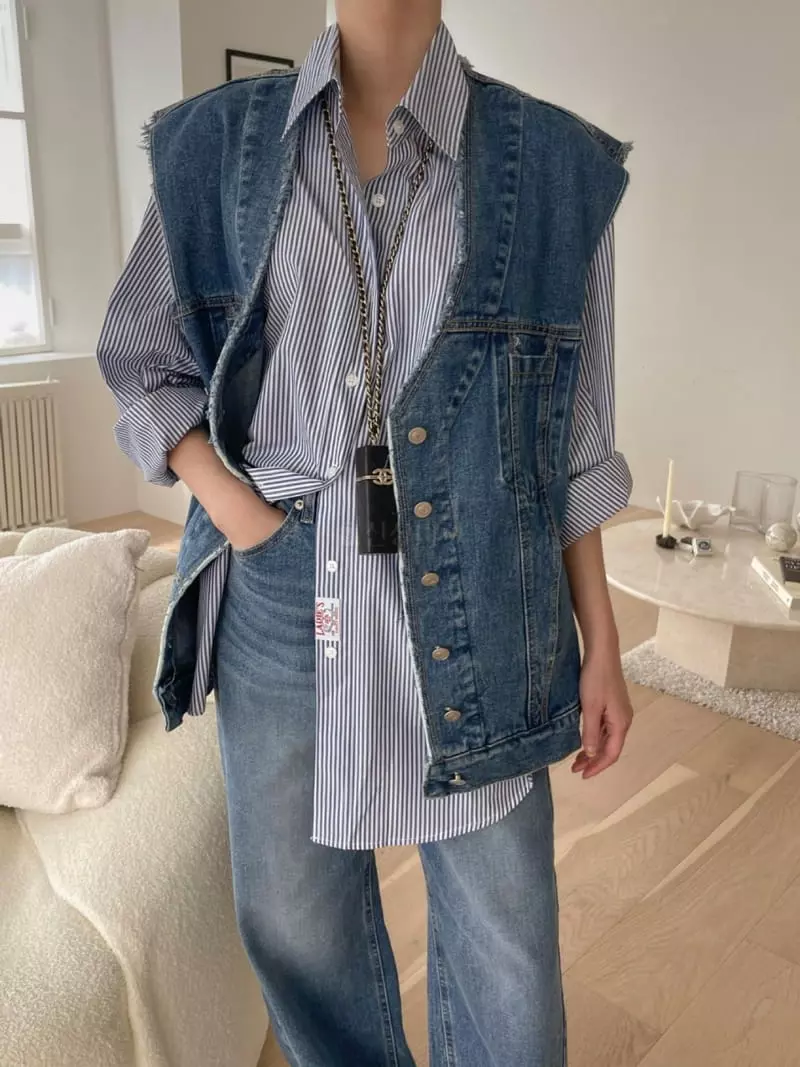Dailyjud - Korean Women Fashion - #momslook - Retro Denim Vest