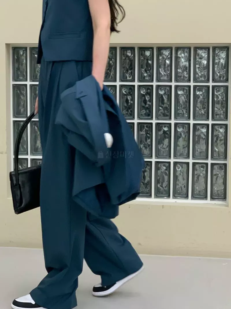 Daisy - Korean Women Fashion - #womensfashion - Hug Pants - 2