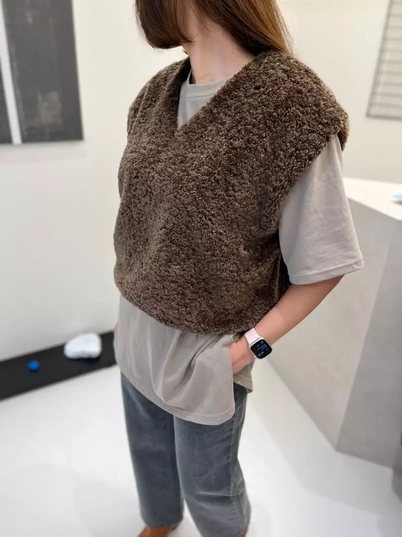 Dayday - Korean Women Fashion - #momslook - Bear Vest