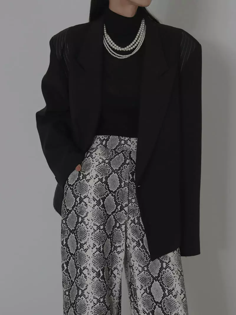 Earn - Korean Women Fashion - #thelittlethings - Stripes Crop Deggi Jacket - 4