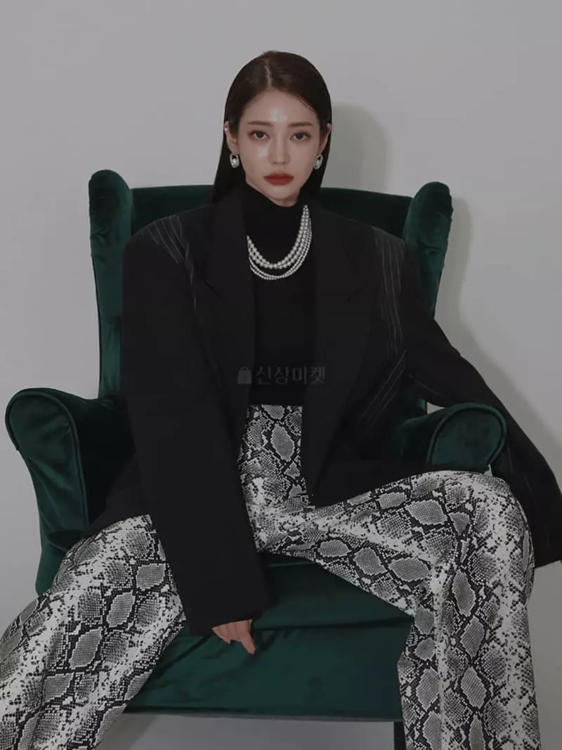 Earn - Korean Women Fashion - #thatsdarling - Stripes Crop Deggi Jacket - 2