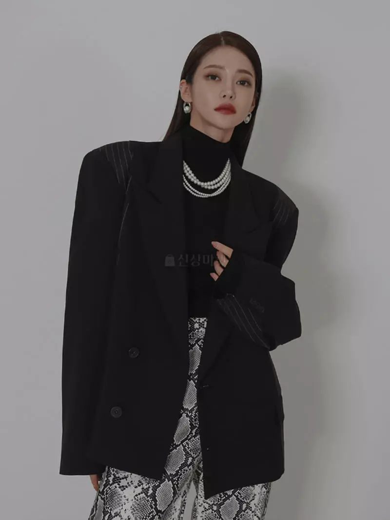 Earn - Korean Women Fashion - #womensfashion - Stripes Crop Deggi Jacket - 5