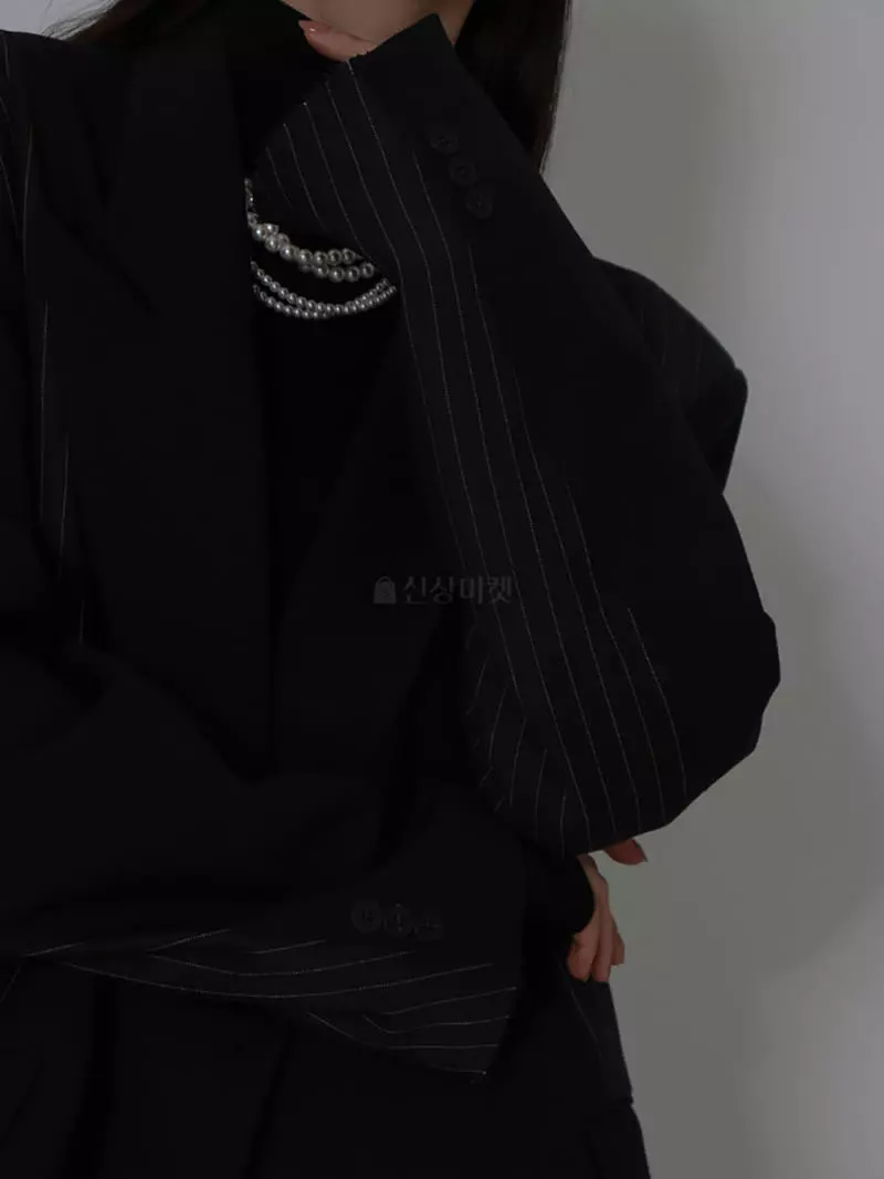 Earn - Korean Women Fashion - #womensfashion - Stripes Crop Deggi Jacket - 7