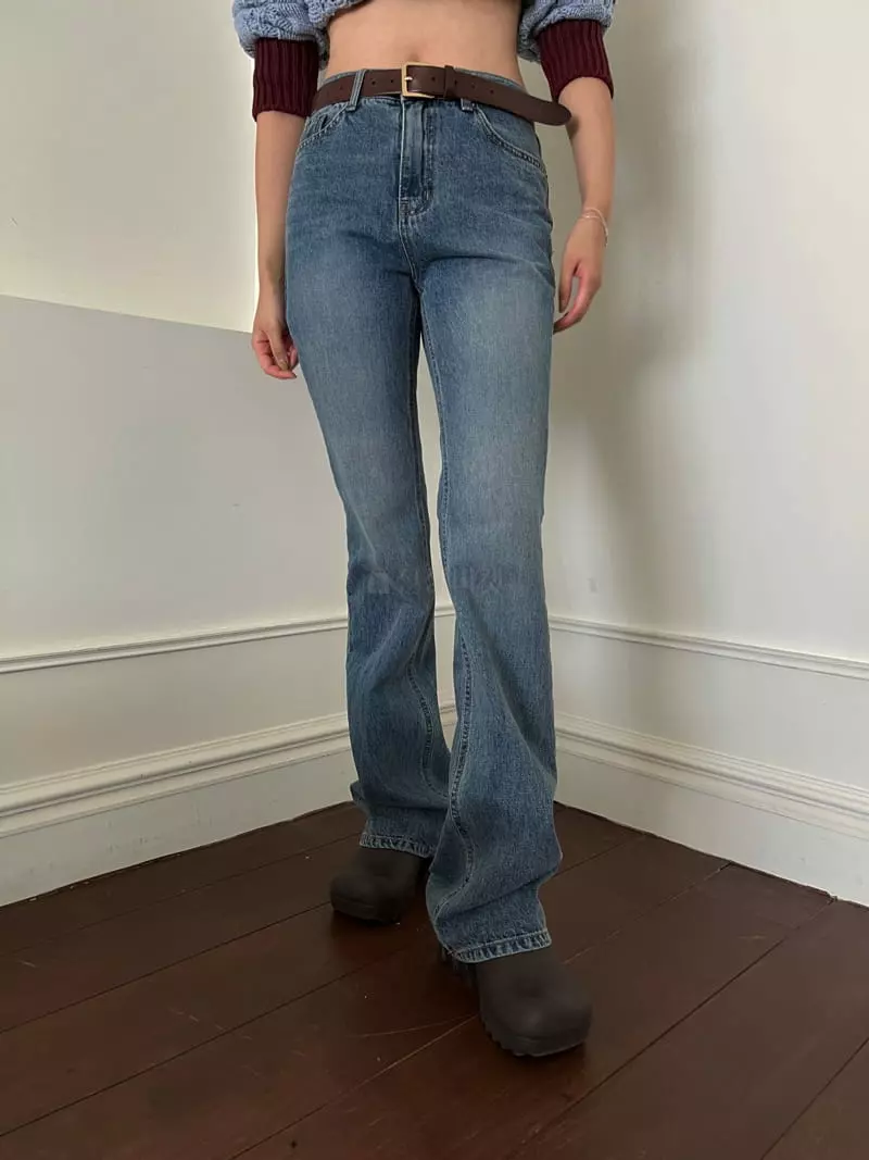 Egg Is - Korean Women Fashion - #womensfashion - Ive Bootscut Jeans