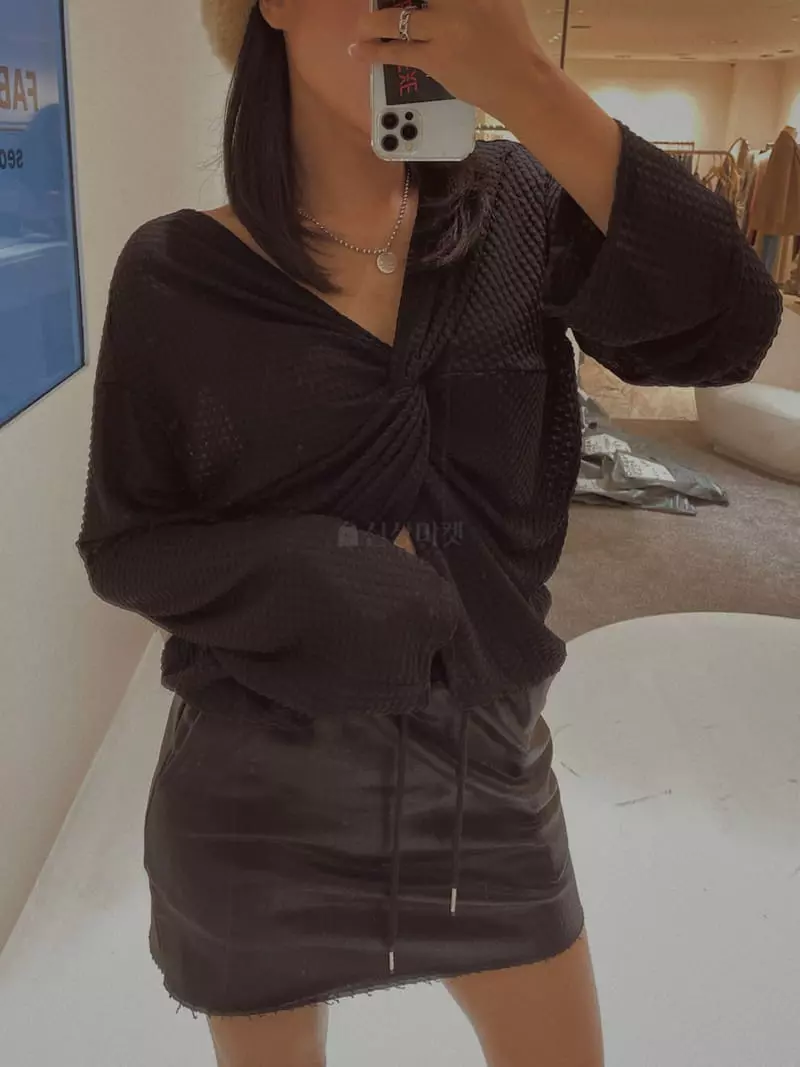 Fabric Seoul - Korean Women Fashion - #momslook - Twist Embo Blouse - 2
