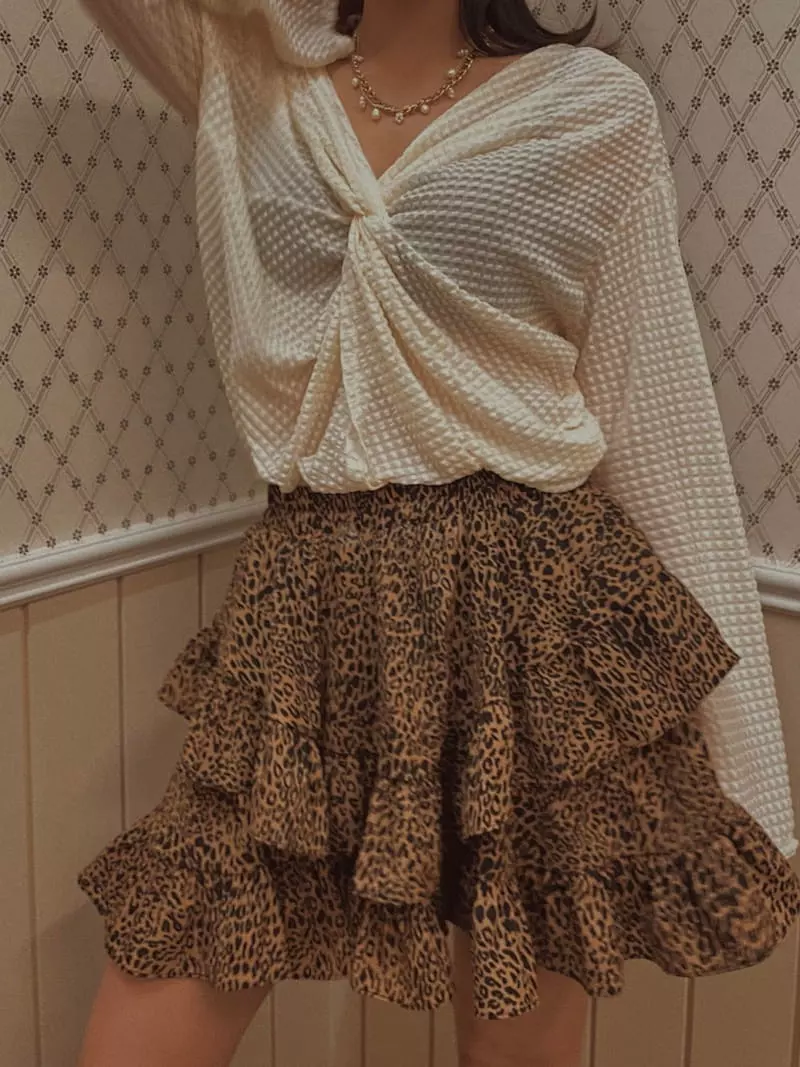 Fabric Seoul - Korean Women Fashion - #momslook - Twist Embo Blouse - 3