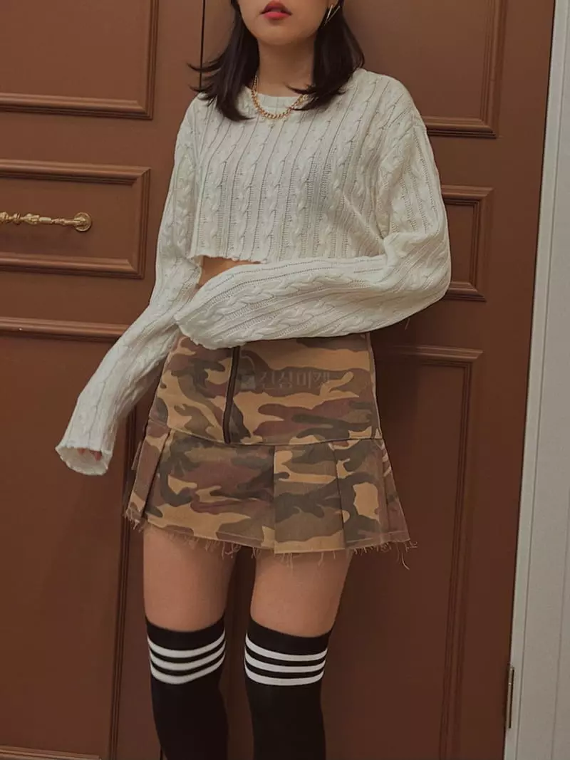 Fabric Seoul - Korean Women Fashion - #restrostyle - Twist Crop Knit Tee - 10