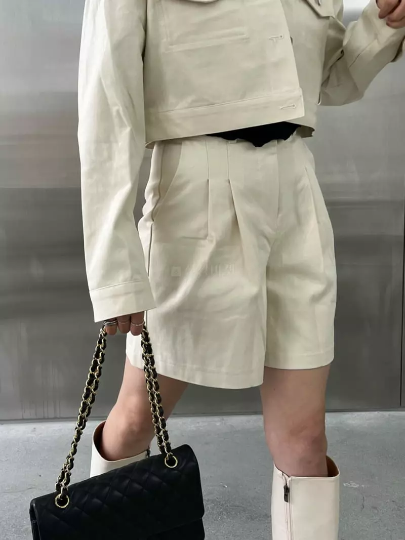 Flipar - Korean Women Fashion - #momslook - Coatting Half Shorts - 9