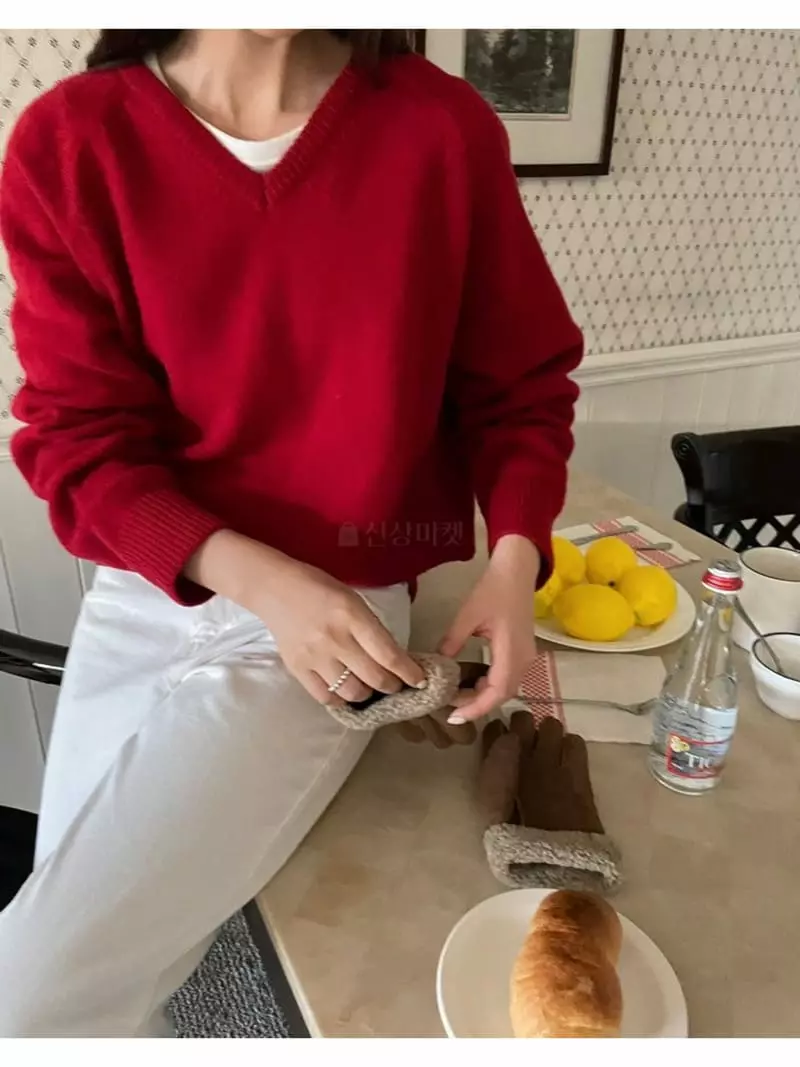Floor - Korean Women Fashion - #momslook - V Knit Tee - 3