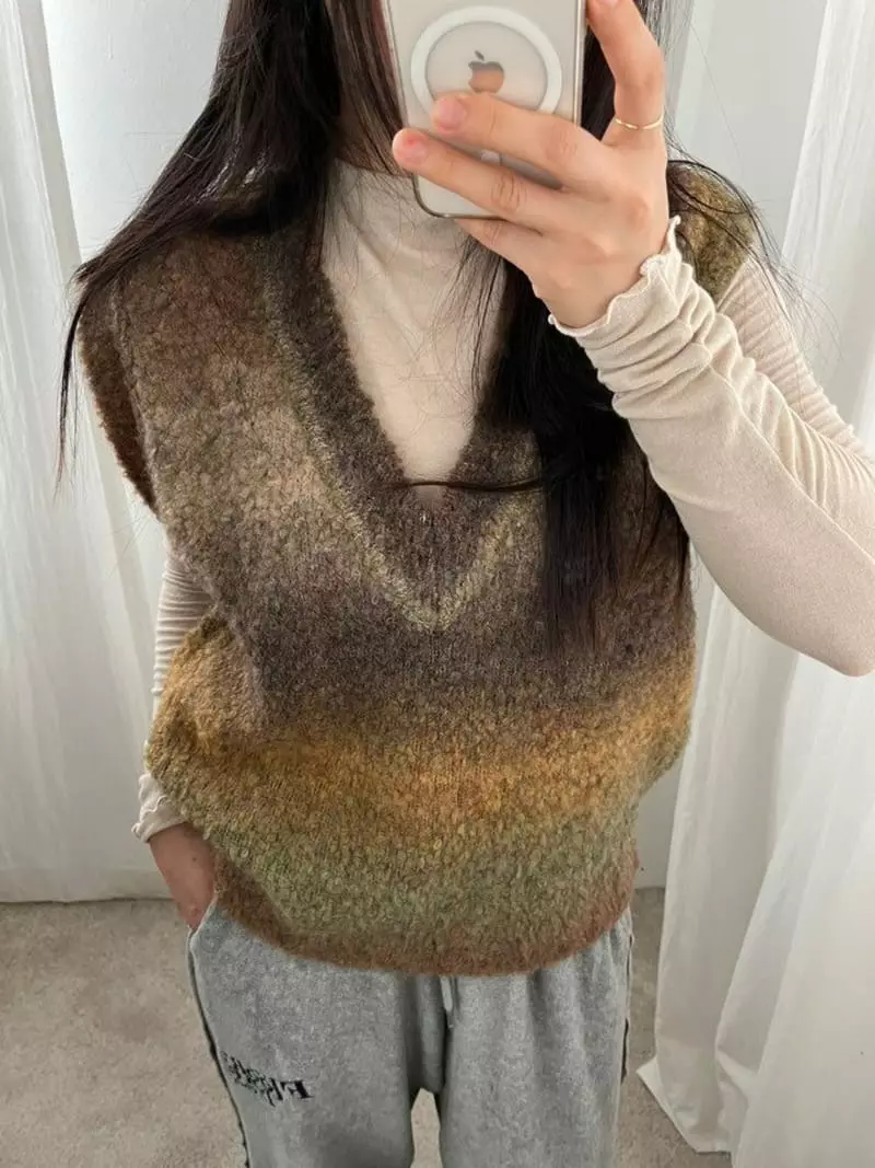 Floor - Korean Women Fashion - #womensfashion - Gradarion Bookle Vest - 12