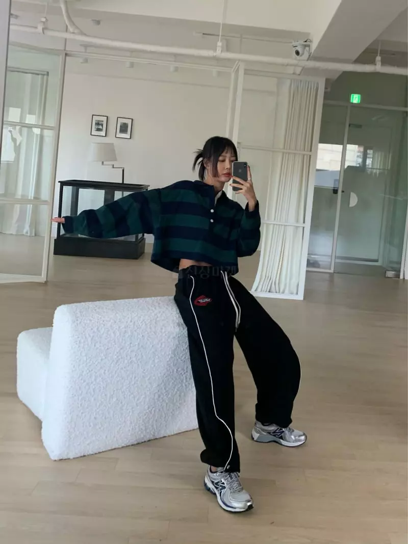 Fossette - Korean Women Fashion - #momslook - Stripes Crop Tee - 4