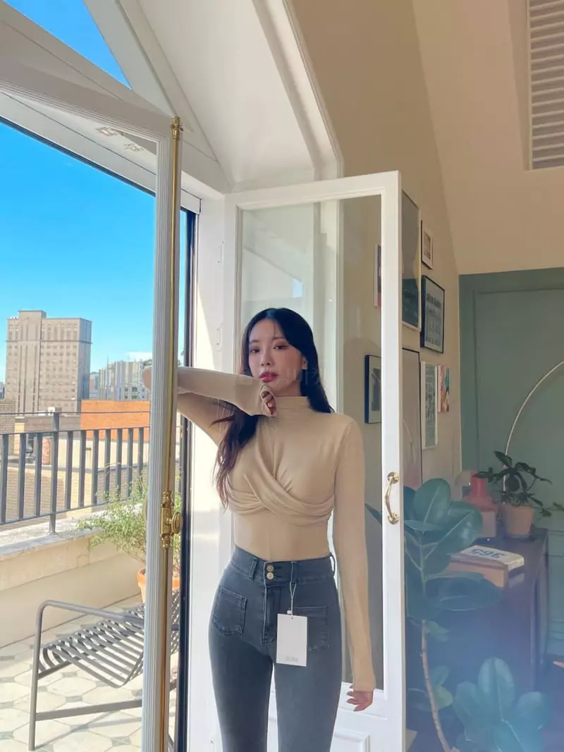 Four Eight - Korean Women Fashion - #momslook - Twist Turtleneck Tee - 11