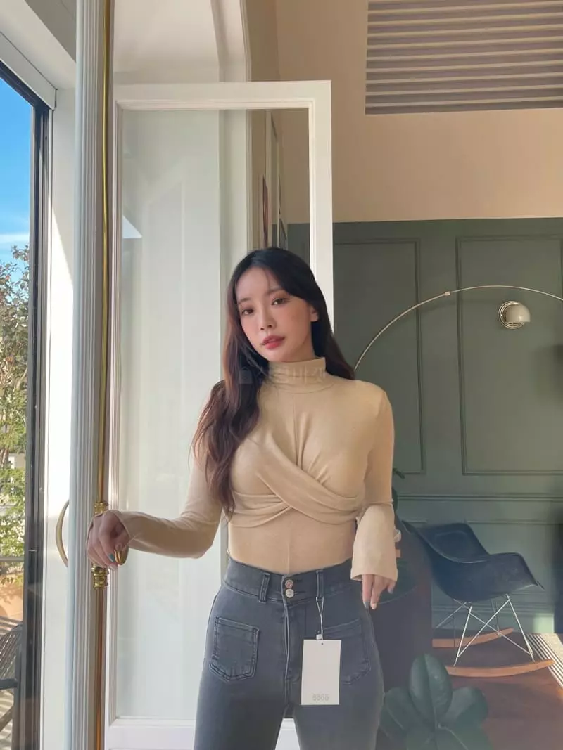 Four Eight - Korean Women Fashion - #momslook - Twist Turtleneck Tee - 5