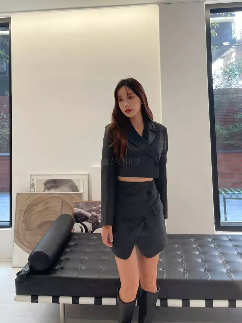 Four Eight - Korean Women Fashion - #restrostyle - Beth Crop Jacket - 2