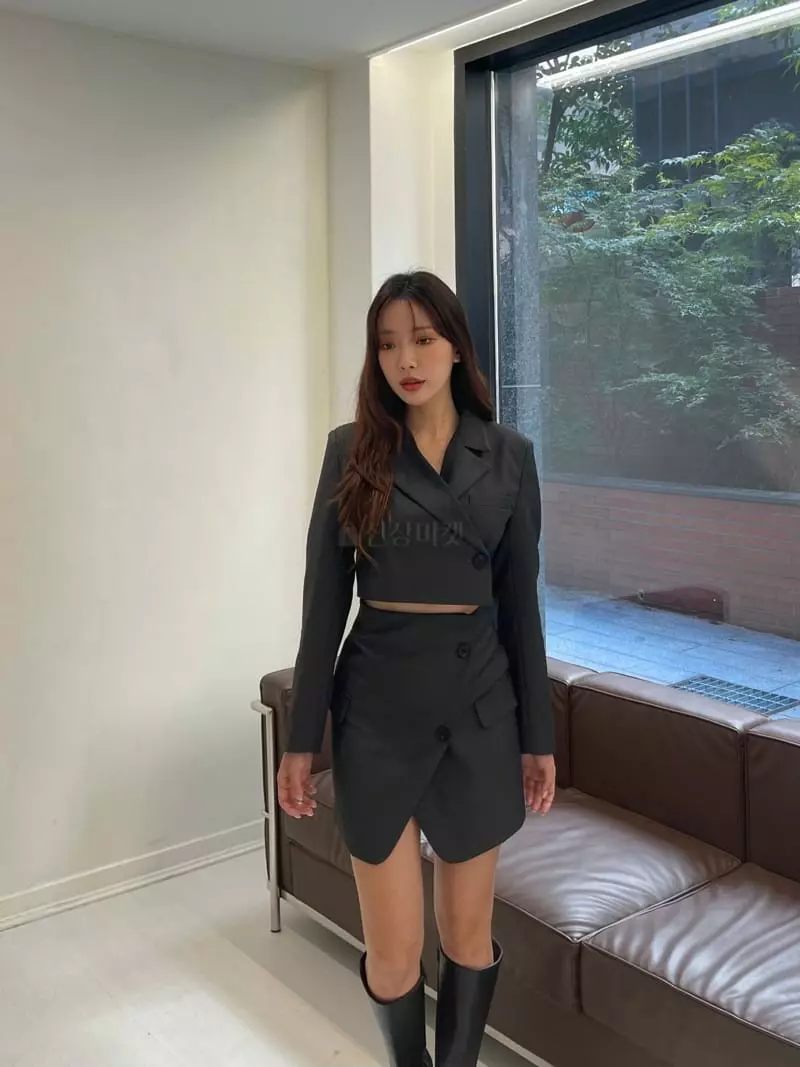 Four Eight - Korean Women Fashion - #romanticstyle - Beth Crop Jacket - 4