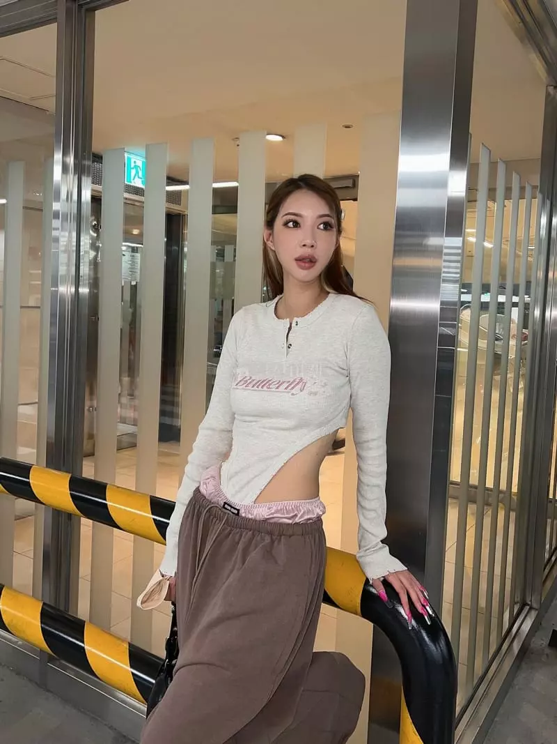 Gateless - Korean Women Fashion - #momslook - Butterfly Tee - 12