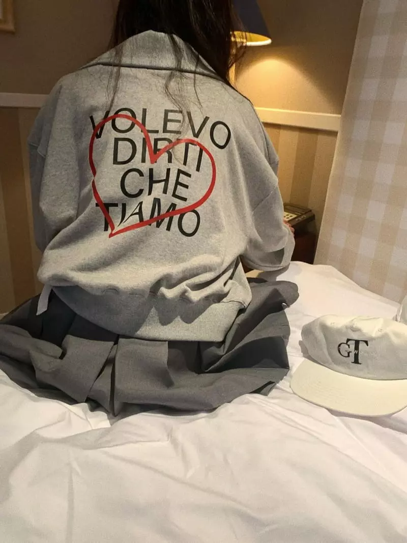Gentlewoman - Korean Women Fashion - #momslook - Heart Sweatshirt - 11