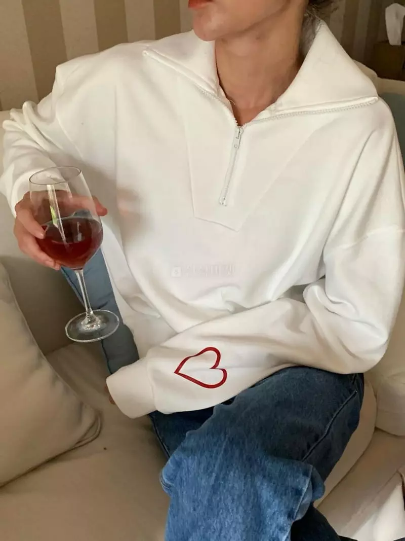 Gentlewoman - Korean Women Fashion - #momslook - Heart Sweatshirt - 3