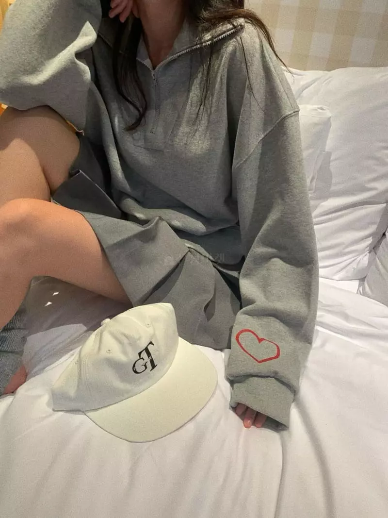 Gentlewoman - Korean Women Fashion - #momslook - Heart Sweatshirt - 7