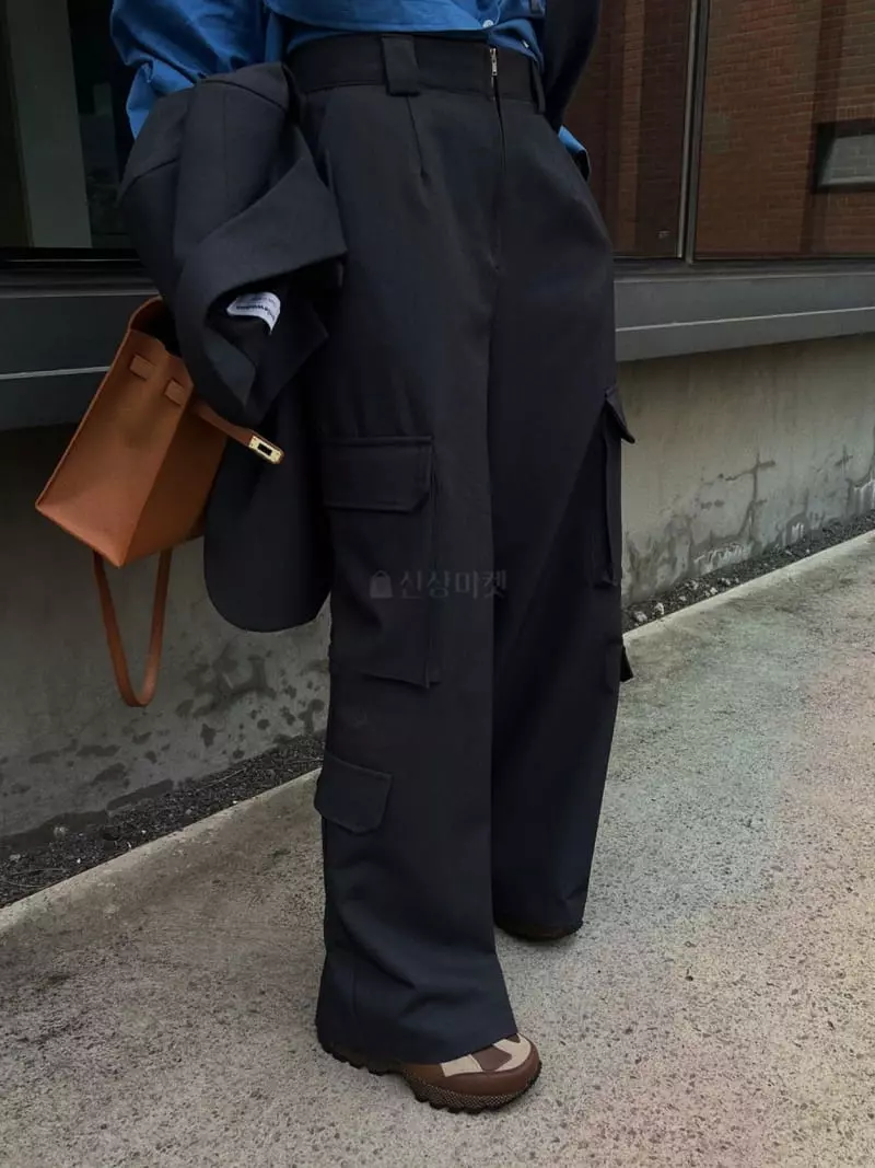 Gentlewoman - Korean Women Fashion - #shopsmall - Burning Cargo Pants - 5