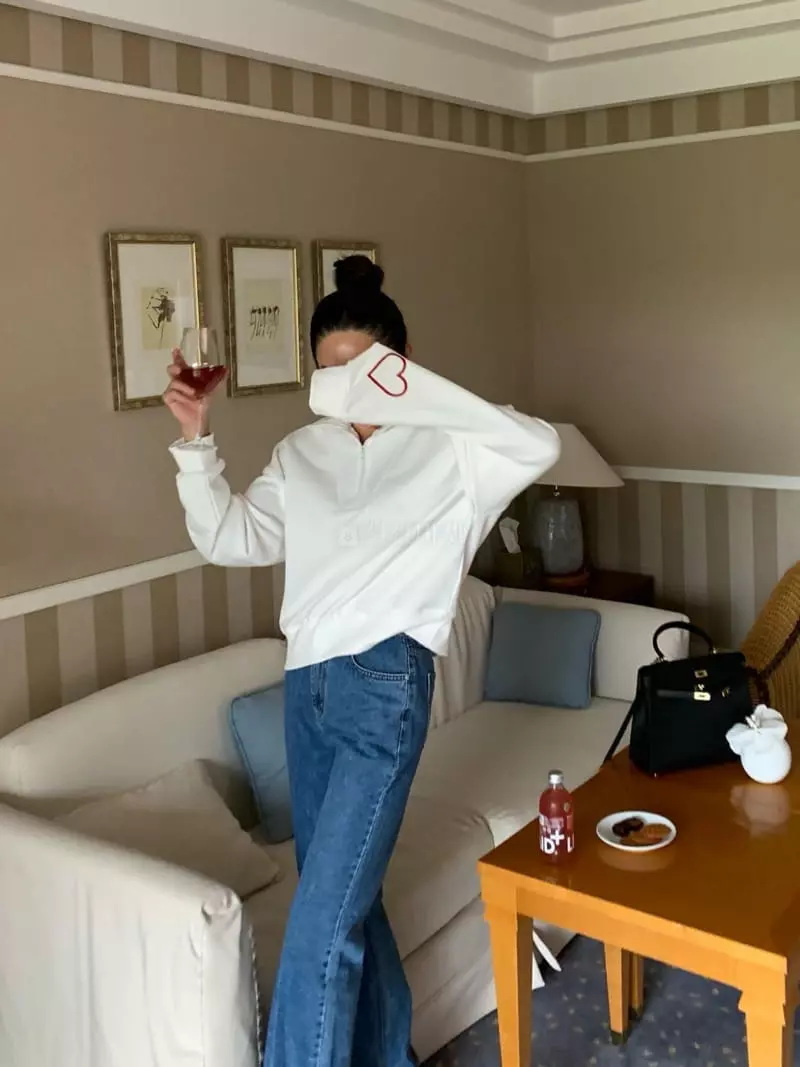 Gentlewoman - Korean Women Fashion - #momslook - Heart Sweatshirt - 4