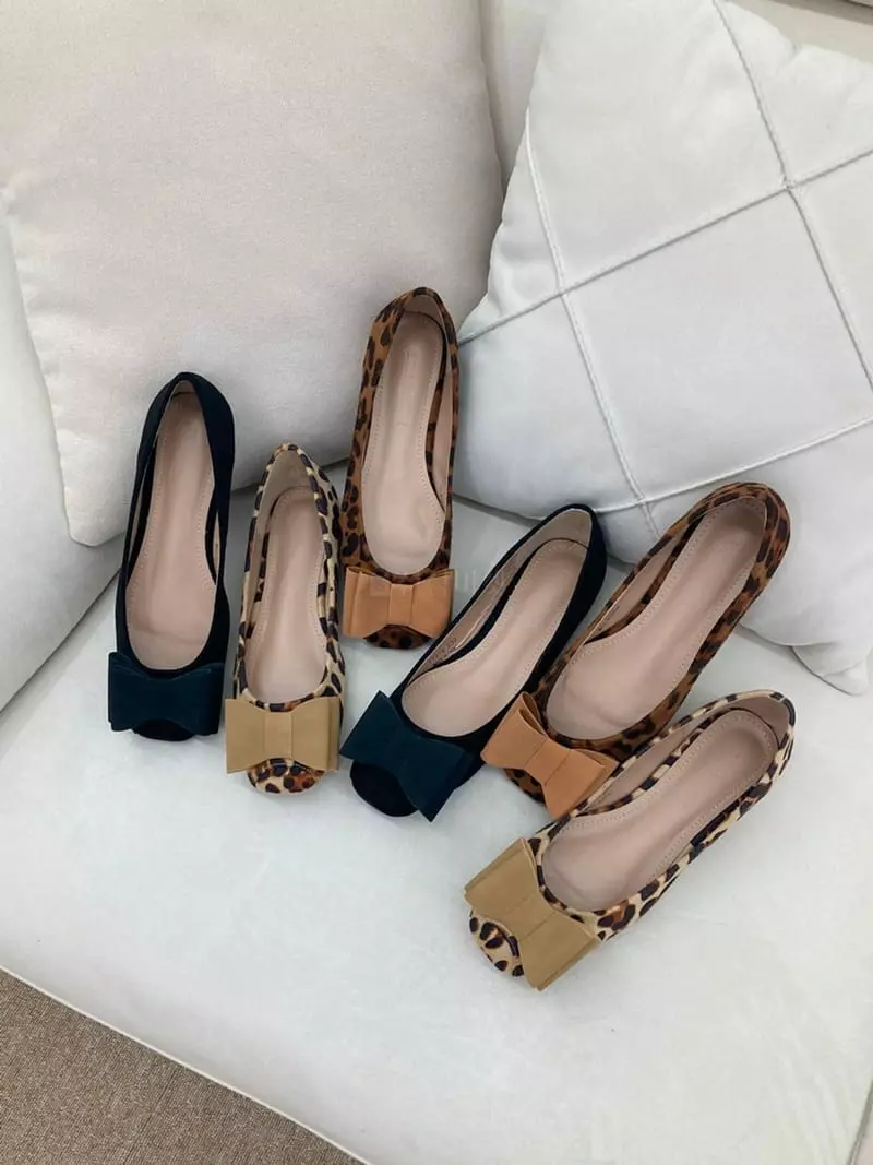 Golden Shoe - Korean Women Fashion - #momslook - BL7116 Flats